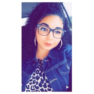 Meet your Posher, Angelie